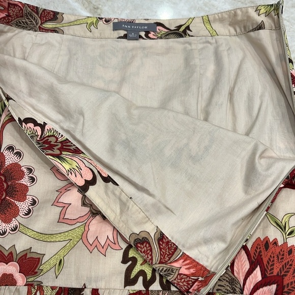Ann‎ Taylor Flouncy Fit and Flare Tiered Skirt Floral Cotton Lined Size 6 - Picture 7 of 12